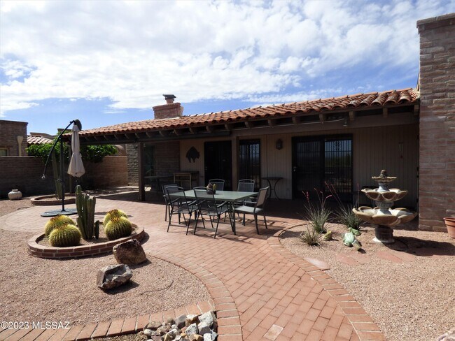 Building Photo - 5300 N Montezuma Trail