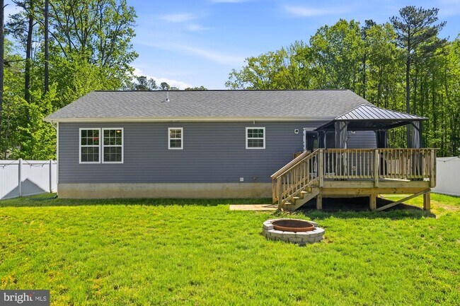Building Photo - 283 Shorewood Dr