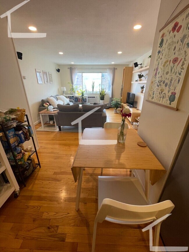 Building Photo - Really nice 2 bed in Brighton... June Move in!!