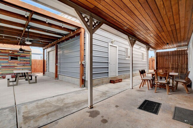 Building Photo - UNIQUE SINGLE FAMILY HOME! - No HOA, Car Lift, RV Parking and Nice Backyard