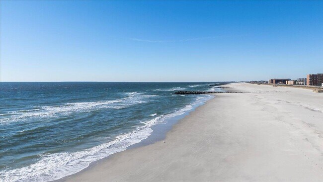 Building Photo - 422 Oceanfront