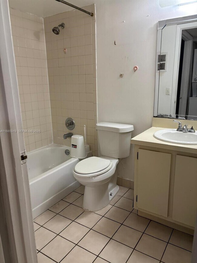 Building Photo - 871 NE 207th Ln