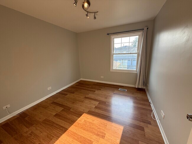 Building Photo - 362 Farmington Ln