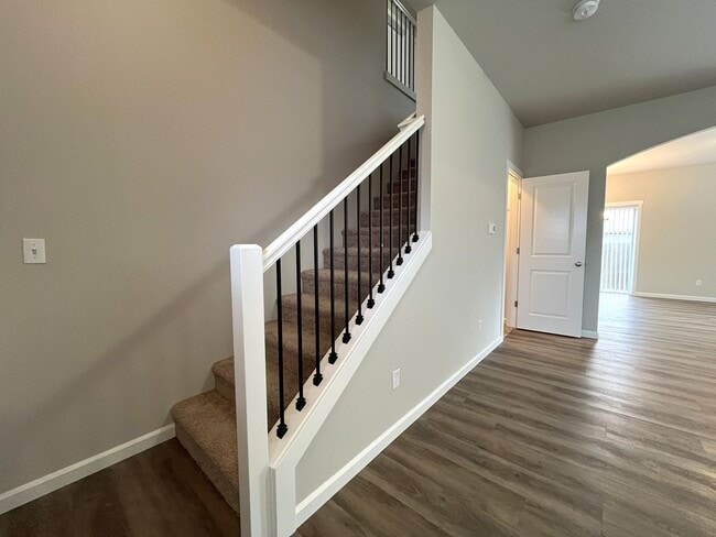 Building Photo - Well-Appointed 4BR/2.5BA Home with Spacious Living Areas & Modern Kitchen