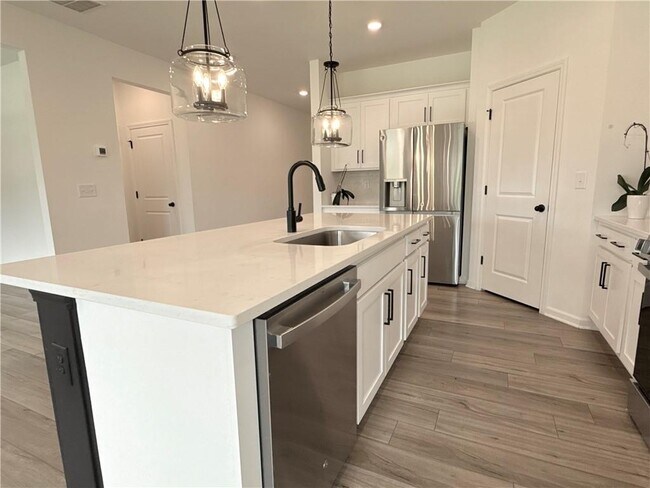 Building Photo - 207 Foxhill Dr