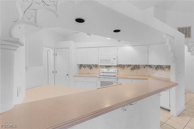 Building Photo - 9439 Palm Island Cir