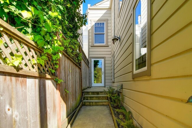 Building Photo - Fantastic, updated Noe Valley single famil...