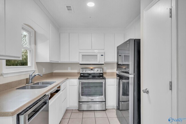 Building Photo - 213 Rebecca Pines Dr