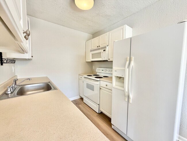 Building Photo - ** ABACO BAY ** 2 BED / 2 BATH CONDO - BAY...