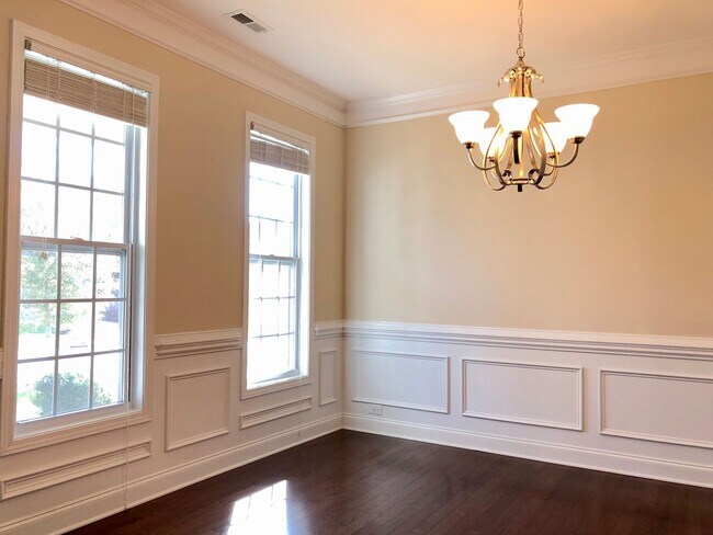 Building Photo - Immaculate 5bd 3bd Berewick home with many newly upgrades!