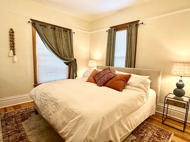 Building Photo - 348 Collyer St