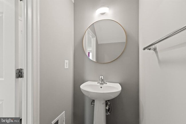 Building Photo - 9541 Center St