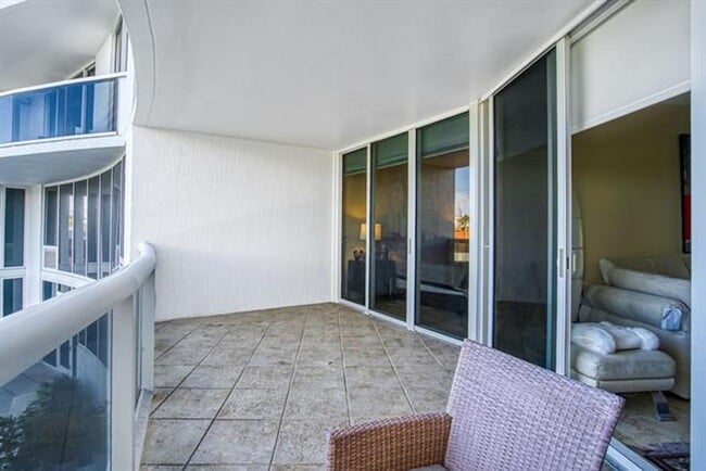 Building Photo - 18911 Collins Ave