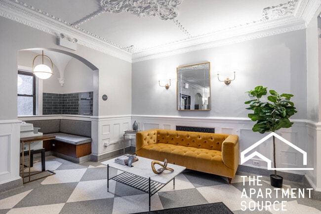 Building Photo - 1140 N La Salle Dr