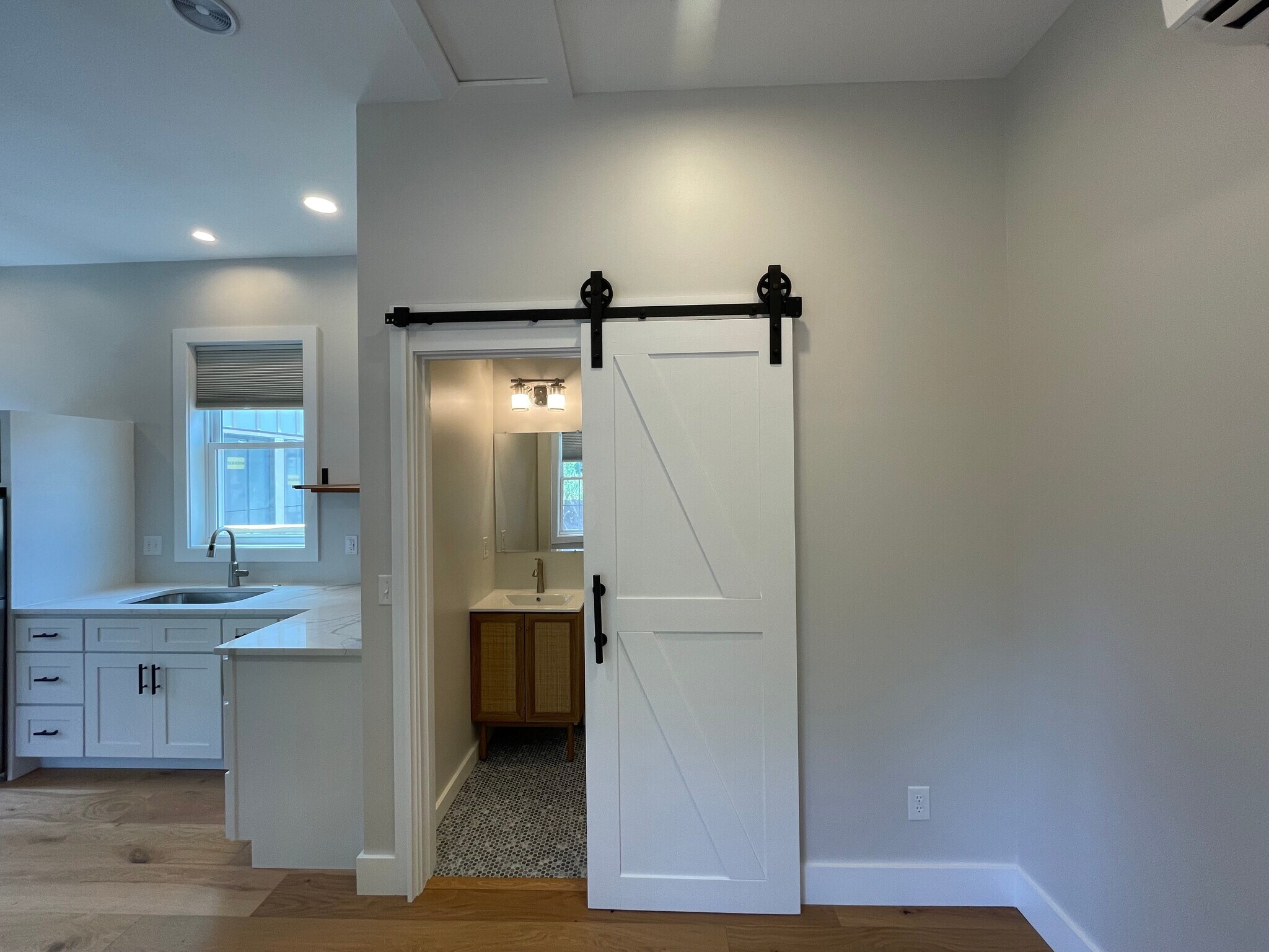 Building Photo - 907 Ashley Ave