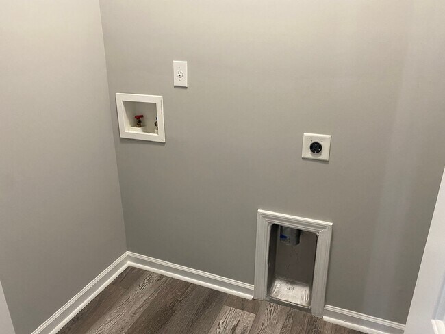 Building Photo - Home Highwoods Plantation