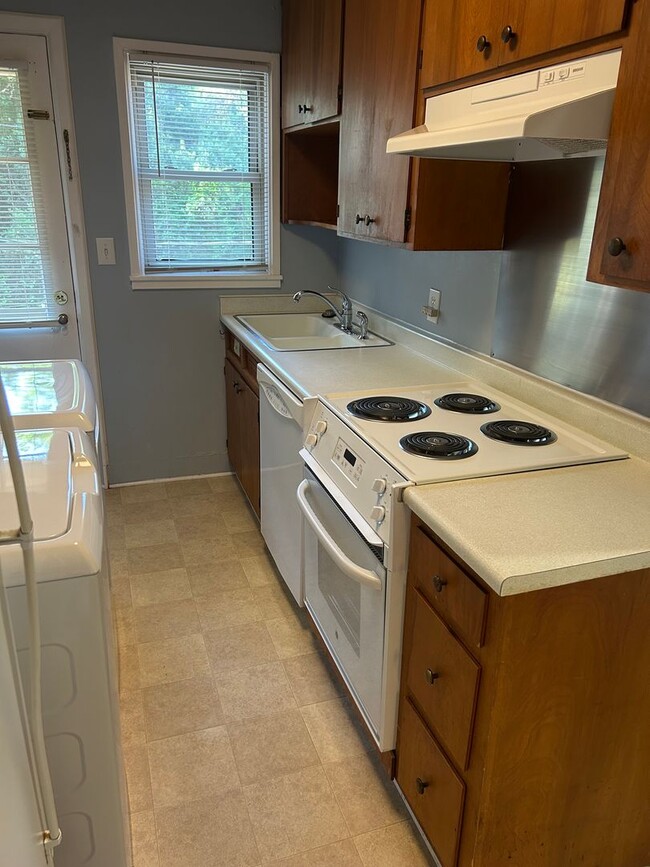 Building Photo - Greenville, 1BD, 1BD, 780SF
