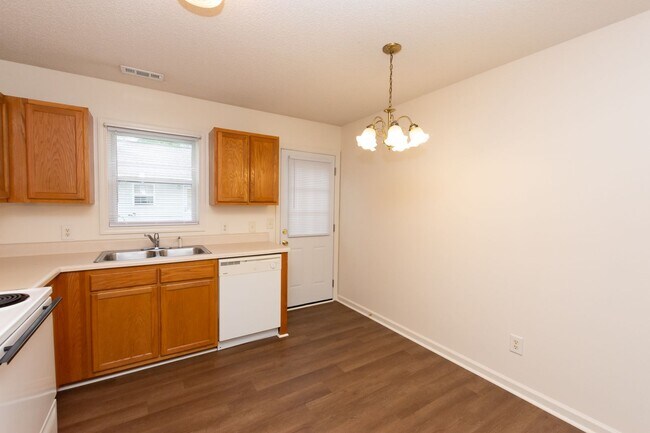 Building Photo - 241 Lakewood Dr