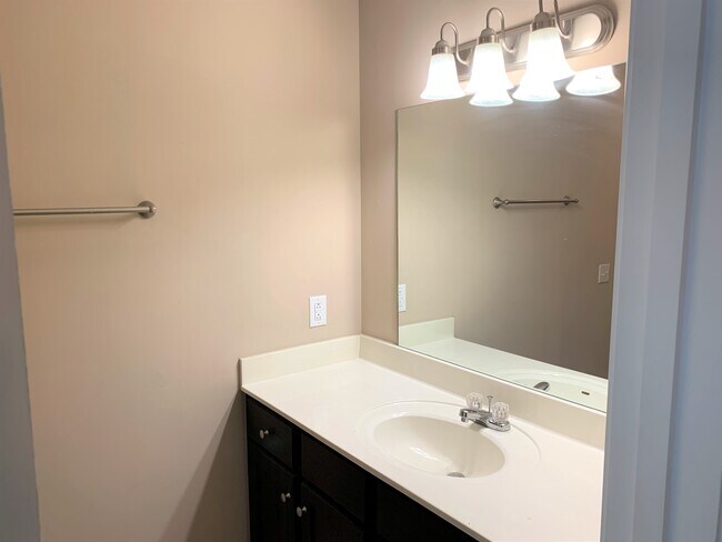 En Suite Bath 2 - 137 Colemont Dr