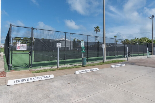 Building Photo - 545 Ocean Park Ln