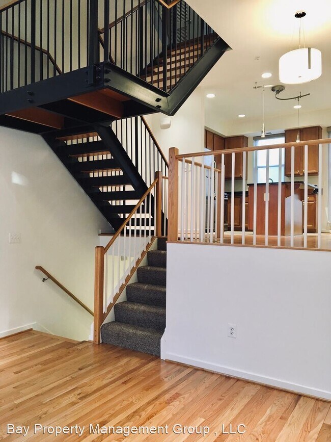 Building Photo - 3 br, 2.5 bath House - 118 Station North Mews