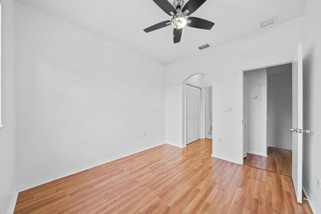 Building Photo - 717 SW 107th Ave