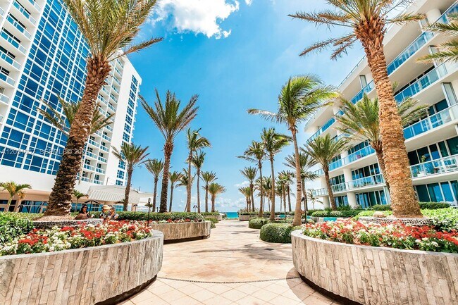 Building Photo - 6801 Collins Ave
