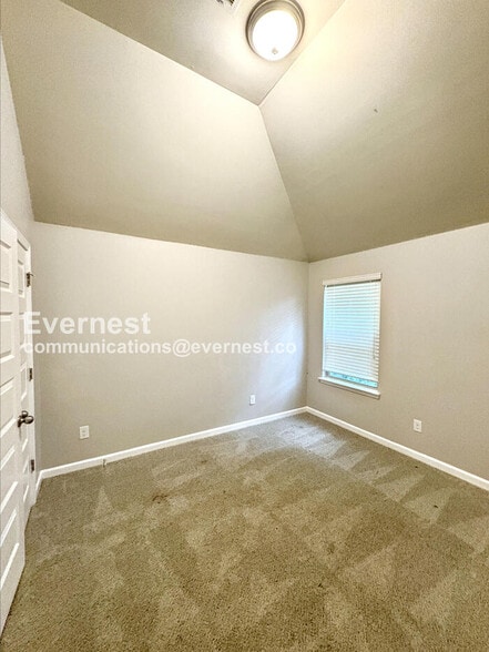 Building Photo - 313 Lossie Ln
