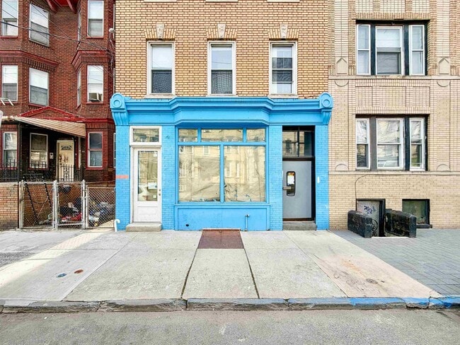 Building Photo - 388 Baldwin Ave