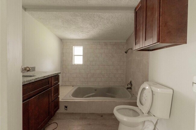 Building Photo - 2422 Avilion Ct