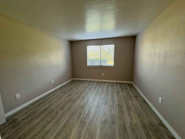 Building Photo - 1055 Palm Ave