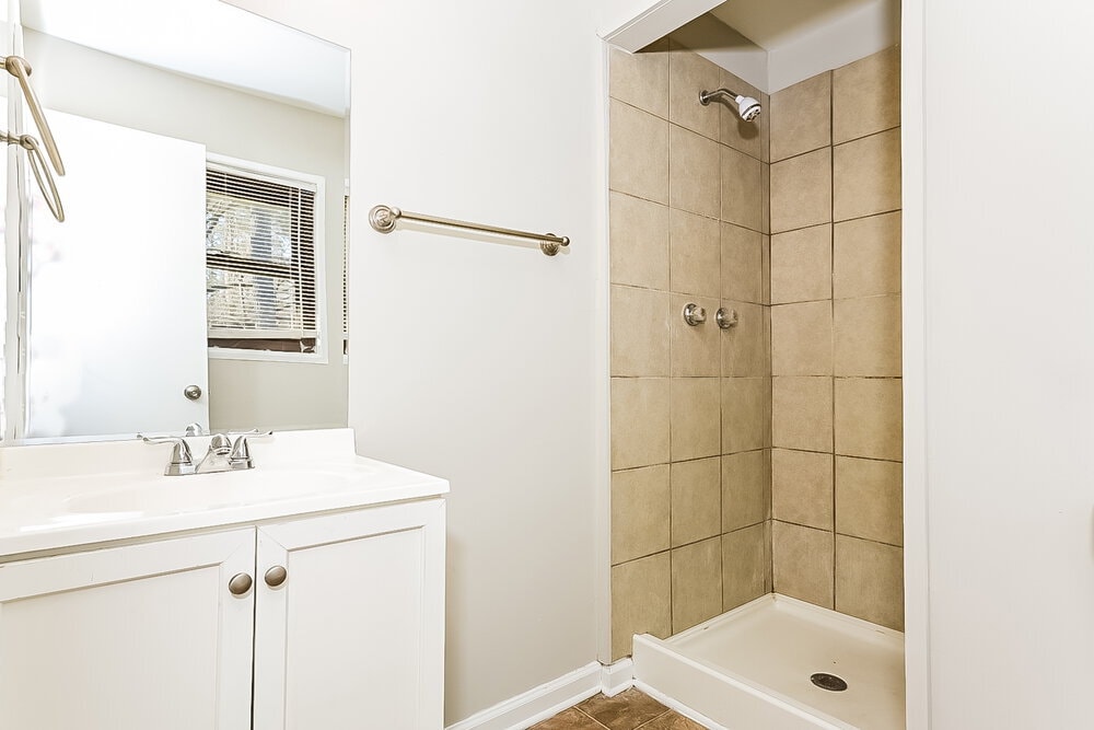 Building Photo - 263 Roxbury Dr