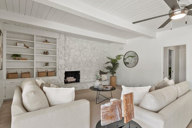 Building Photo - 700 S Yorba St