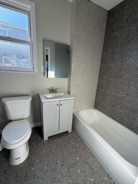 Building Photo - 123 Parker St