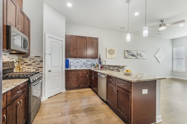 Building Photo - 5871 Rivendell Dr