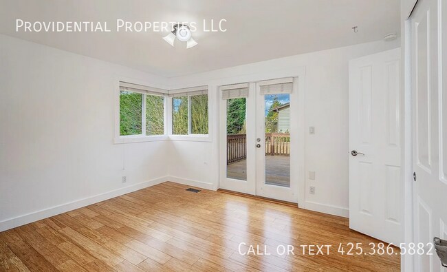 Building Photo - 10932 NE 60th St