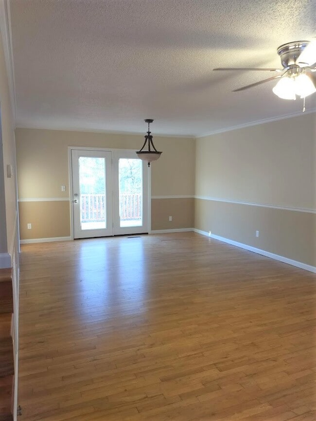 Building Photo - 98 Russell Ln