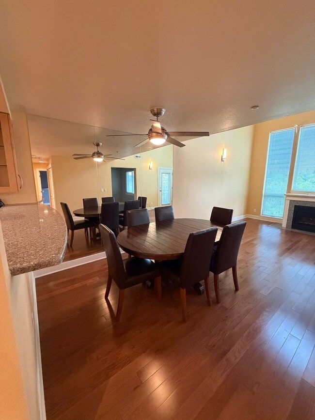 Building Photo - WONDERFUL COLUMBIA SHORES CONDO!