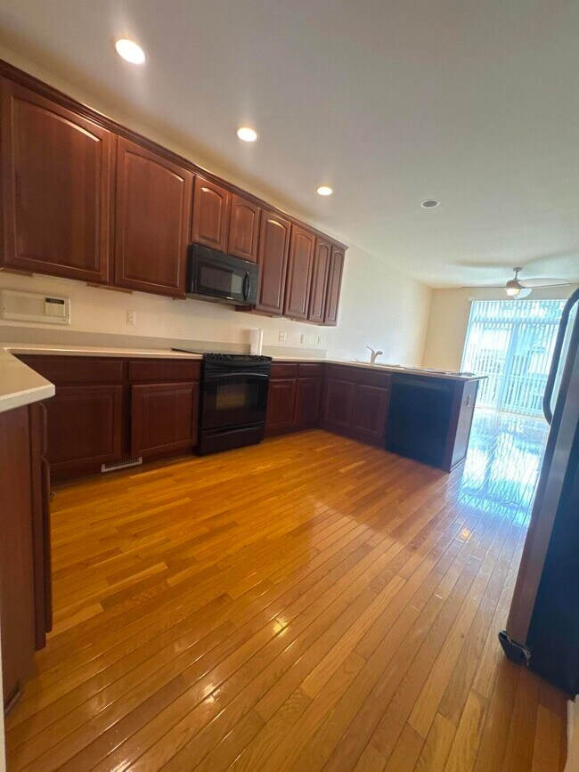 Building Photo - 37572 Newburgh Park Cir