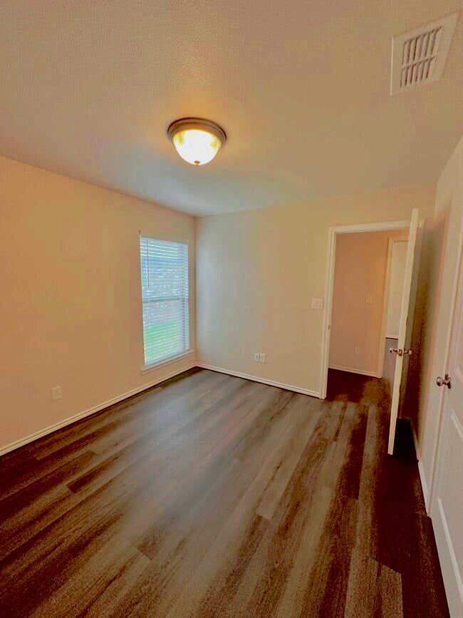 Building Photo - 2119 140th St