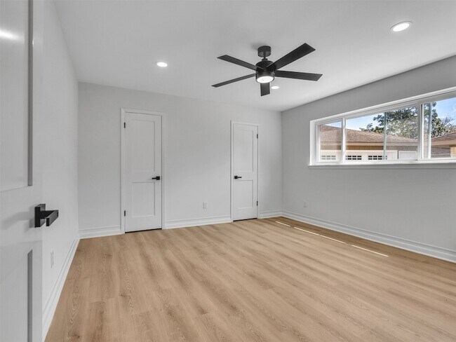 Building Photo - 16007 Diana Ln