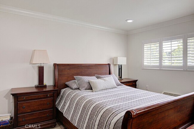 Building Photo - 5500 Paseo Del Lago W