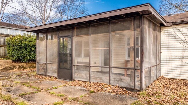 Building Photo - 1708 War Eagle Dr