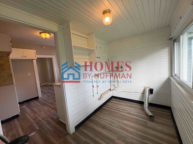 Building Photo - Two Bedroom House | Move in Ready