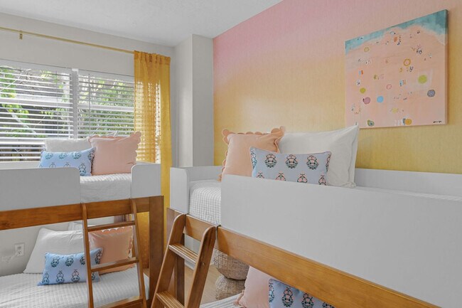 Building Photo - 522 31st St W