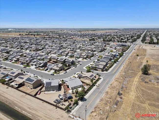 Building Photo - Stunning 4 Bedroom in Southwest Bakersfield!