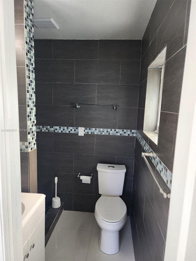 Building Photo - 16101 SW 97th Ave