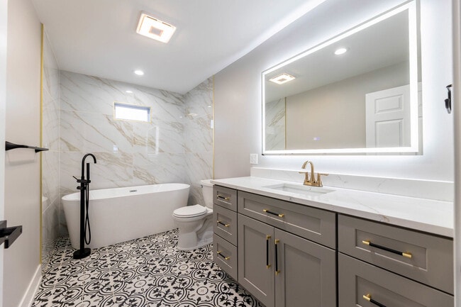 Building Photo - 5552 S Shields Ave