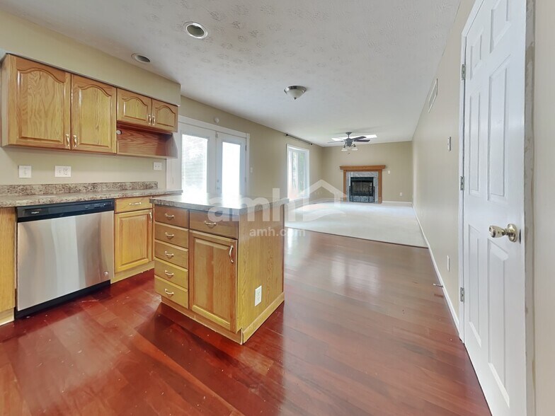 Building Photo - 643 Cassel Creek Dr