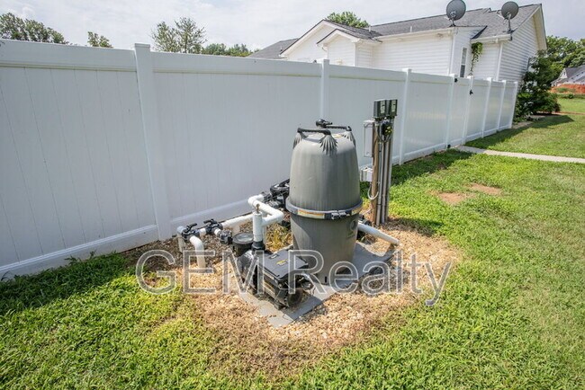 Building Photo - 15617 Mockingbird Ln